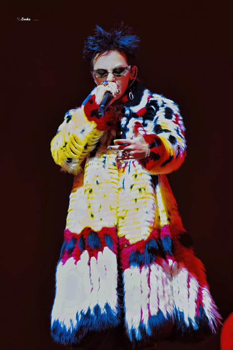I really like this look 

©️Socks

#GDRAGON #지디 #지드래곤 #권지용  #權志龍 #BIGBANG_IS_BACK #BANGCHELLA