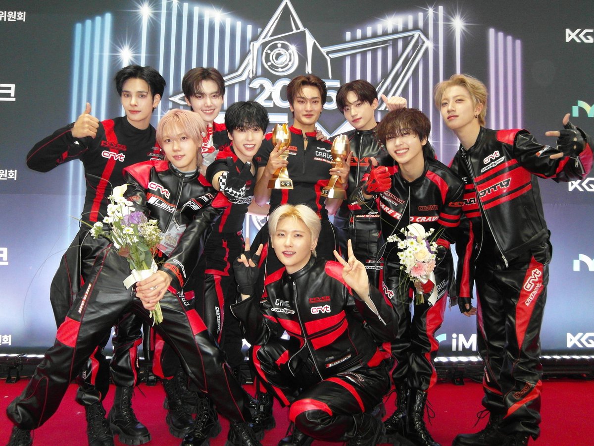 [#CHAL_KAK]
데뷔 6주년 기념 비하인드 모음.zip📸
⠀
지금 바로 CRAVITY 공식 Berriz 커뮤니티에서 만나보세요🌟
⠀
▶ berriz.in/ko/cravity/med…
⠀
#CRAVITY #크래비티
#Happy_6irthday_CRAVITY
#6번째_봄날의_우리