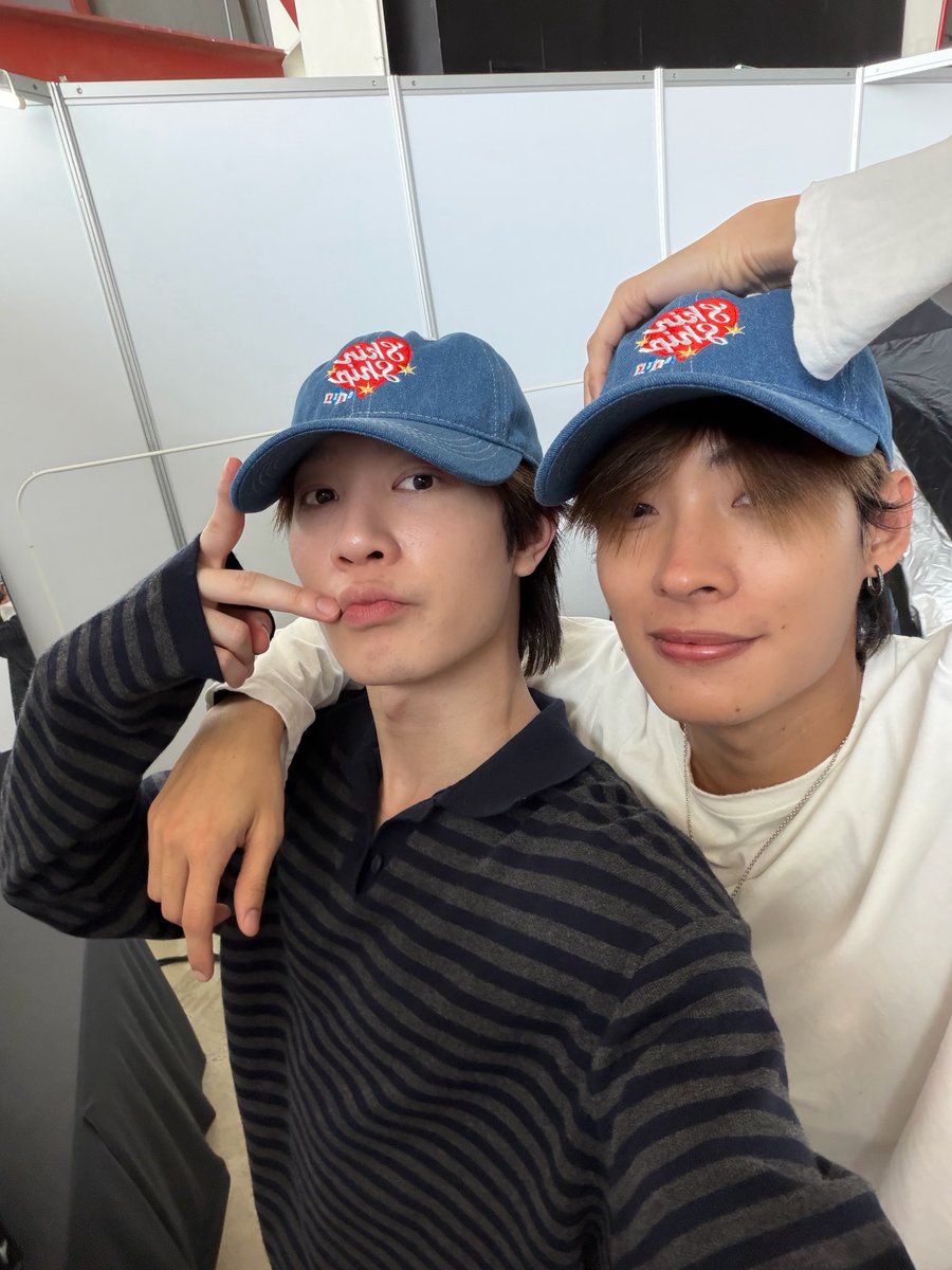 mynameis_yim's tweet image. วันนี้ที่ Pop-up Store มีเสื้อกับหมวกคอล Skinship ด้วยนะค้าบ น่ารักมั๊กกๆ😍

#DMDShopatICS
#DMDSHOP