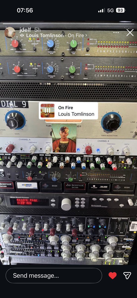 ×͜× Mariana tweet media