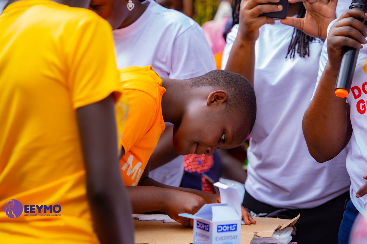 EEYMO207's tweet photo. In Celebration of @GoodDeedsDay in Bududa, we shared menstrual hygiene and health education. We taught girls to make reusable sanitary pads, giving them skills to end period poverty with dignity, confidence, and hope. 

#GoodDeedsDayUganda 
@shesthefirst @MHDay28May https://t.co/dknd0O71oP