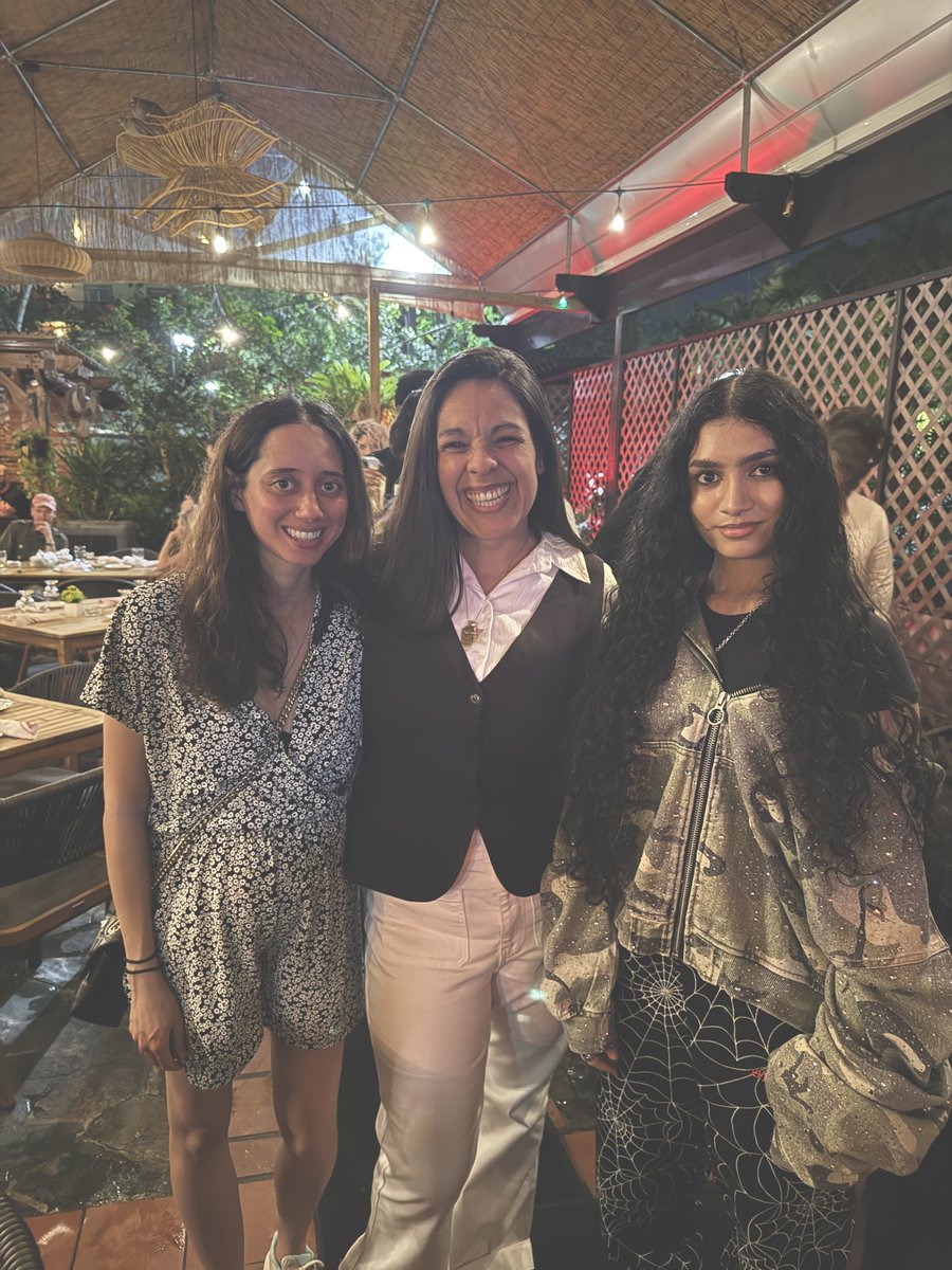 Fondocom's tweet image. What a night in Little Havana with founders from @focal_vc x @thelabmiami's first Winter Residency.

They’ve been grinding hard, so @fondocom x @justworks took them out to enjoy Cuban food, music, and a well-earned break.

Pre-seed AI founders. ~1% acceptance rate. They left