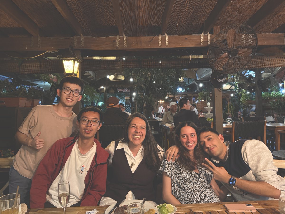 Fondocom's tweet image. What a night in Little Havana with founders from @focal_vc x @thelabmiami's first Winter Residency.

They’ve been grinding hard, so @fondocom x @justworks took them out to enjoy Cuban food, music, and a well-earned break.

Pre-seed AI founders. ~1% acceptance rate. They left