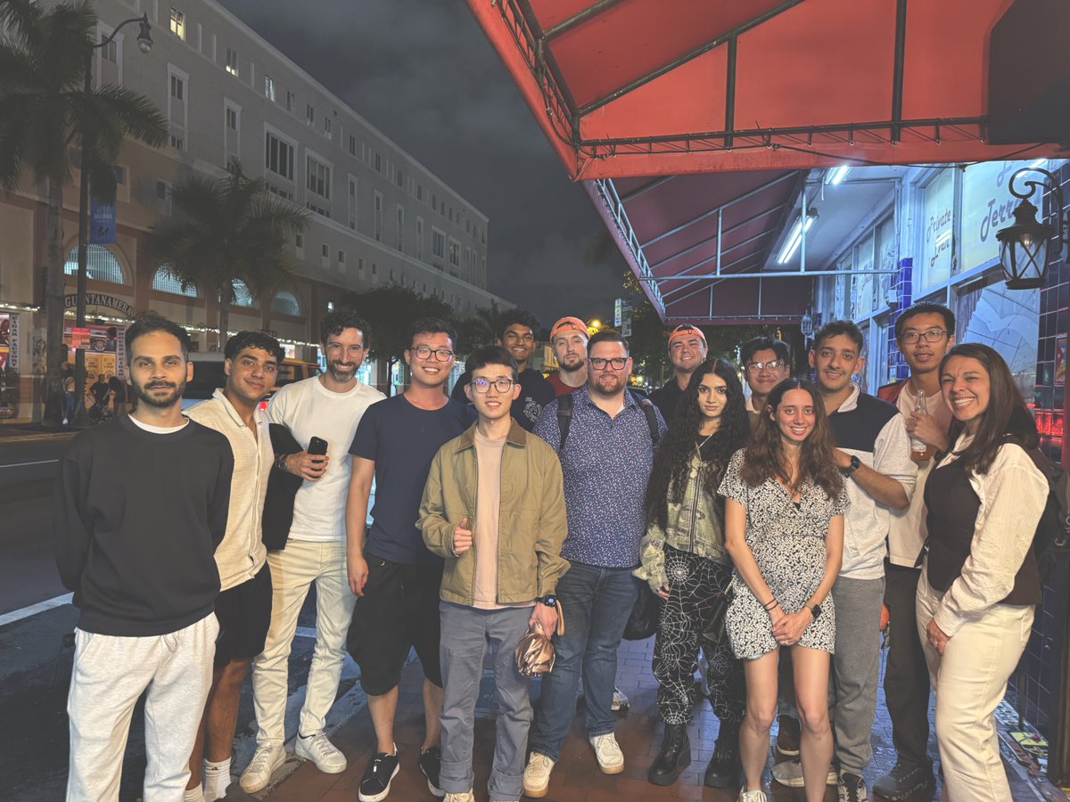 Fondocom's tweet image. What a night in Little Havana with founders from @focal_vc x @thelabmiami's first Winter Residency.

They’ve been grinding hard, so @fondocom x @justworks took them out to enjoy Cuban food, music, and a well-earned break.

Pre-seed AI founders. ~1% acceptance rate. They left