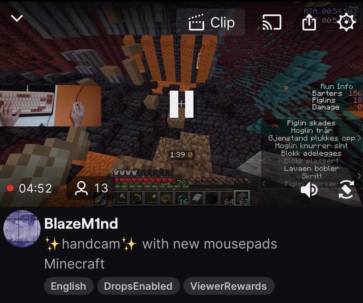 nesieescup's tweet image. plays 1 priv room with the orange mousepad then switches to the blue one