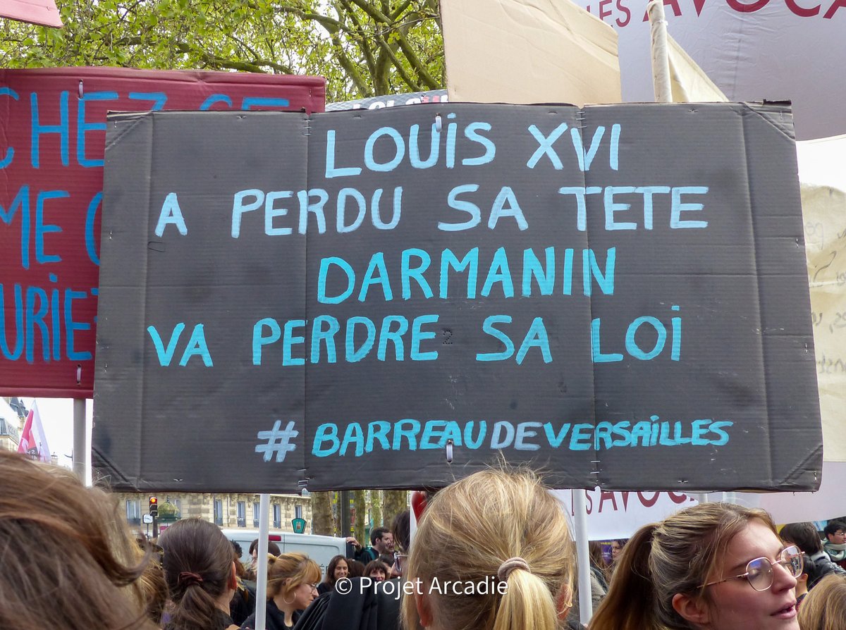 Projet_Arcadie's tweet photo. Hier, les avocats ont manifesté devant le Sénat.
L'occasion pour eux de montrer leur opposition très ferme au #PJLSURE et de faire preuve de créativité dans les slogans.
Galerie photo à retrouver ici https://t.co/ea7CKNfVvv https://t.co/fsaMRtLJH0