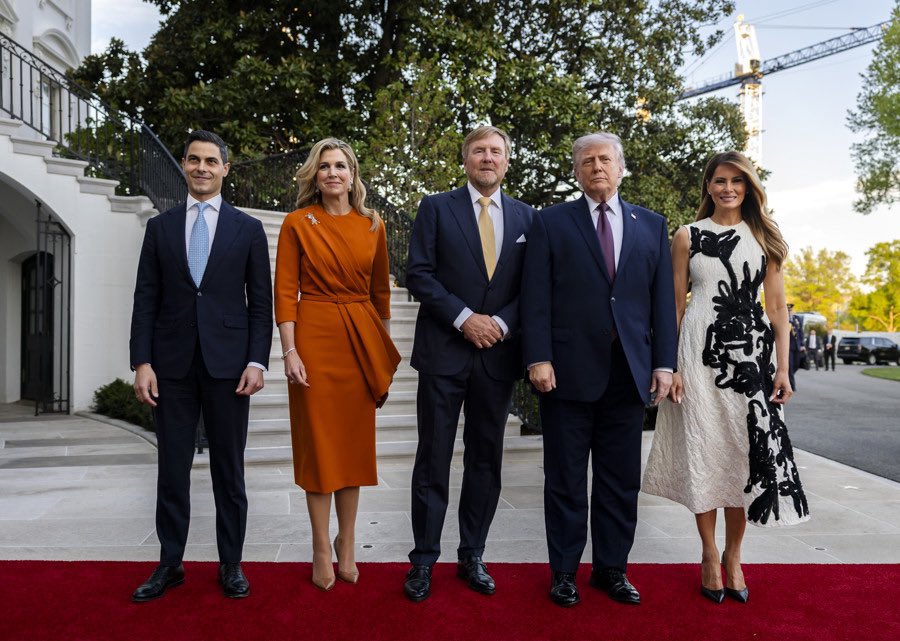 aamajnews_EN's tweet image. #PHOTOS
Prime Minister Rob Jetten joined King Willem-Alexander and Queen Máxima on a visit to the White House, where they were welcomed by President Donald Trump and First Lady Melania Trump; discussions focused on the strong U.S.–Netherlands relationship, including trade and