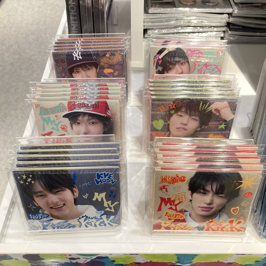 animateIS's tweet photo. 【再入荷情報】
「#KickFlip(キックフリップ) - #MyFirstKick / 4th Mini Album LUCKY DRAW」

対象商品：Digipack ver.

1枚購入毎にラキドロコインお渡し！
2枚購入毎にポラロイドお渡し✨

#WeFlip さんのご来店お待ちしております💗
※スペシャルギフト抽選は終了しております。 https://t.co/2j2aI5drQc