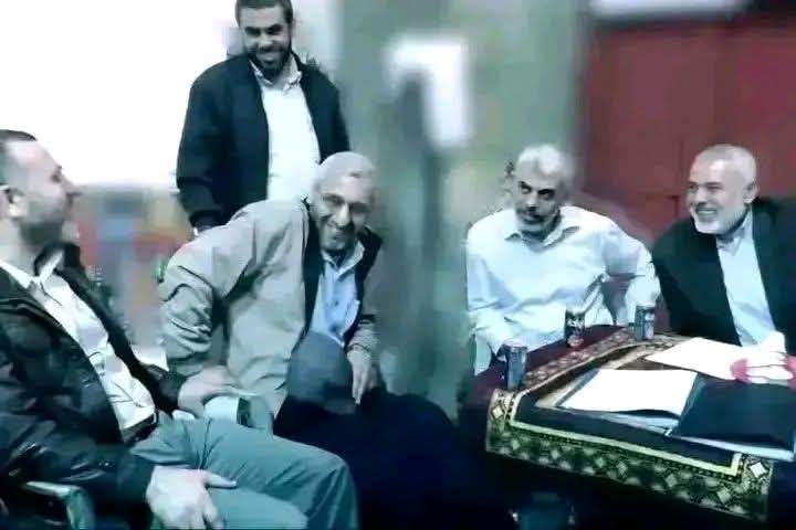 یارانو یو تربل ځاریږئ 
ما دمجلس یاران لیدل چې خاورې شونه😥