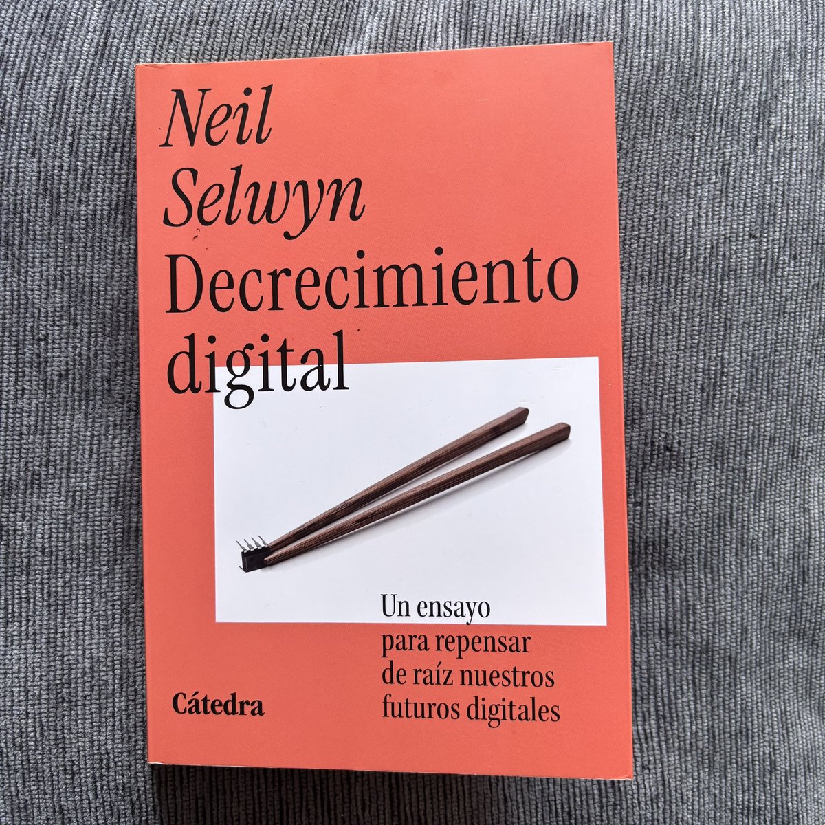 lucasfh1976's tweet image. #anewdayhascome #comienzaunnuevodía Leyendo “Decrecimiento digital” de #NeilSelwyn @Catedra_Ed