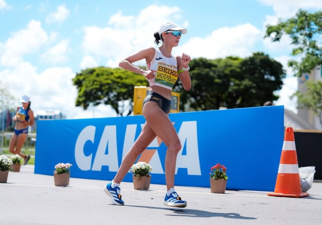 DeporteGetafe's tweet photo. La getafense Lidia Sánchez-Puebla consigue con el #TeamESP 🇪🇦 de @atletismoRFEA la ‼️MEDALLA DE PLATA‼️ en la prueba de medio maratón del Campeonato del Mundo de #Marcha por Equipos

¡¡¡ ENHORABUENA !!! 🥈🏆🏃🏻‍♀️🔝👏👏👏

📸 @atletismoRFEA

#Getafe #Deporte #DeporteenGetafe https://t.co/6NLidp78GT