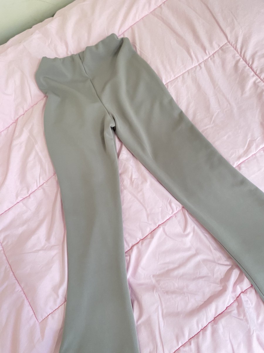 bymanymore's tweet photo. 1. Longsleeve Pink by The Ex 35k
2. Kulot Blue Jeans 30k
3. Celana Yoga/Pilates by 🍊30k https://t.co/i4vJywOCwY