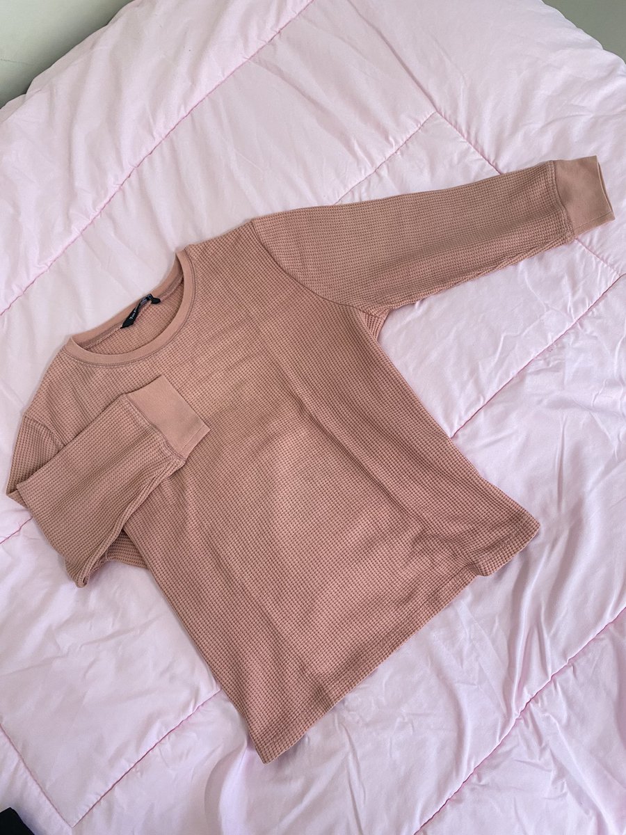 bymanymore's tweet photo. 1. Longsleeve Pink by The Ex 35k
2. Kulot Blue Jeans 30k
3. Celana Yoga/Pilates by 🍊30k https://t.co/i4vJywOCwY