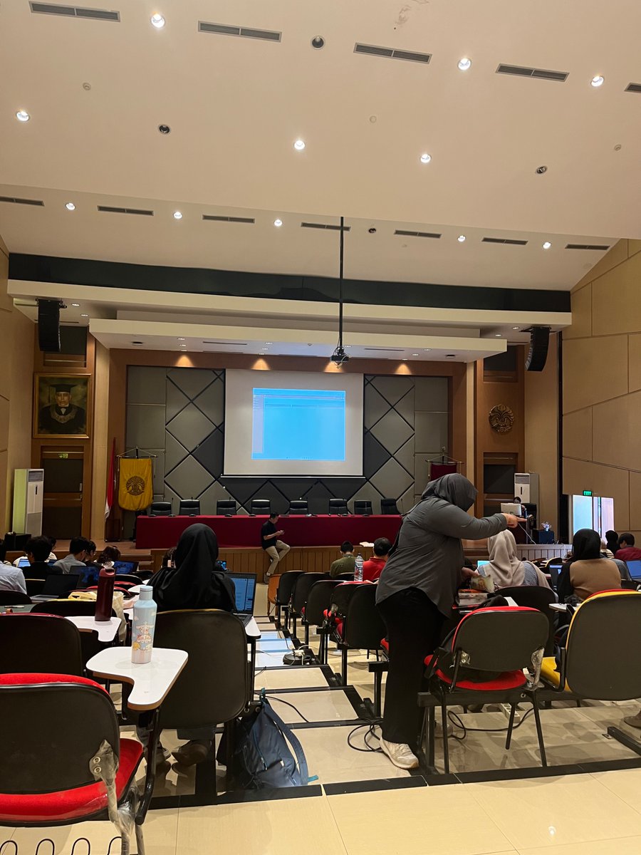 jsksvsjsuwb's tweet image. Abis ribut ribut sampe jam 3 pagi, jam 10 pagi langsung uts. Salut banget sama temen- temen  fh ui yang ga ada cape capenya. Gw liat tadi dimas aka ketua bemnya ikut uts