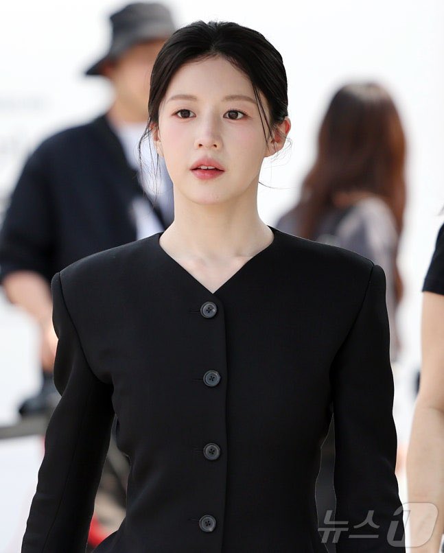 YOUNJUNG BASE tweet media