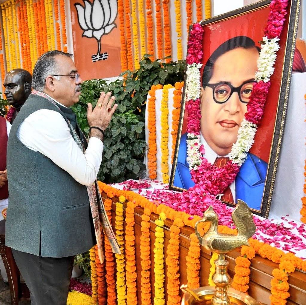 KailashSankla's tweet photo. आज भाजपा मुख्यालय, नई दिल्ली में भारत रत्न, संविधान निर्माता बाबा साहब डॉ. भीमराव अंबेडकर जी की जयंती के अवसर पर राष्ट्रीय अध्यक्ष आदरणीय श्री नितिन नबीन जी ने पुष्पांजलि अर्पित कर उन्हें श्रद्धांजलि दी।
#AmbedkarJayantiBJP https://t.co/r33Li73l8a