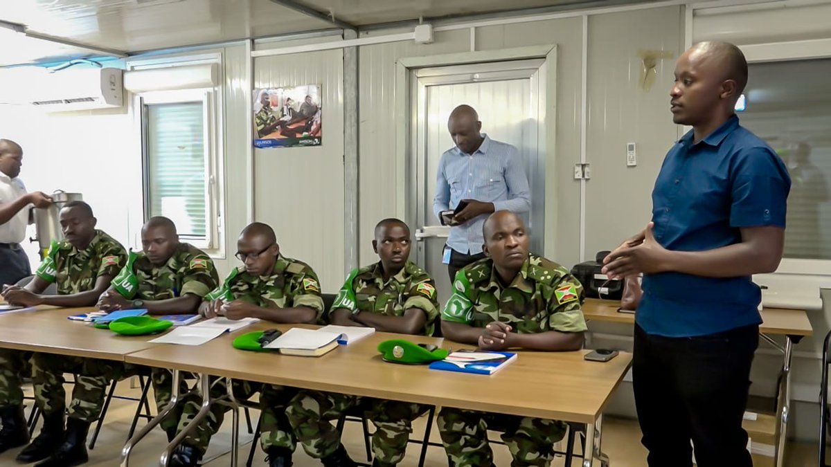 fdnbbi's tweet photo. Avec l'appui de @UNMAS et @UNSOS_, 32 militaires du contingent burundais @aussom_  ont débuté, le 13/4/2026 à Jowhar AF, une formation d'opérateurs de contre-mesures électroniques. 12 autres suivent une formation d'opérateurs de micro systèmes d'aéronefs sans pilote (MICRO- UAS). https://t.co/N83vpOqYca