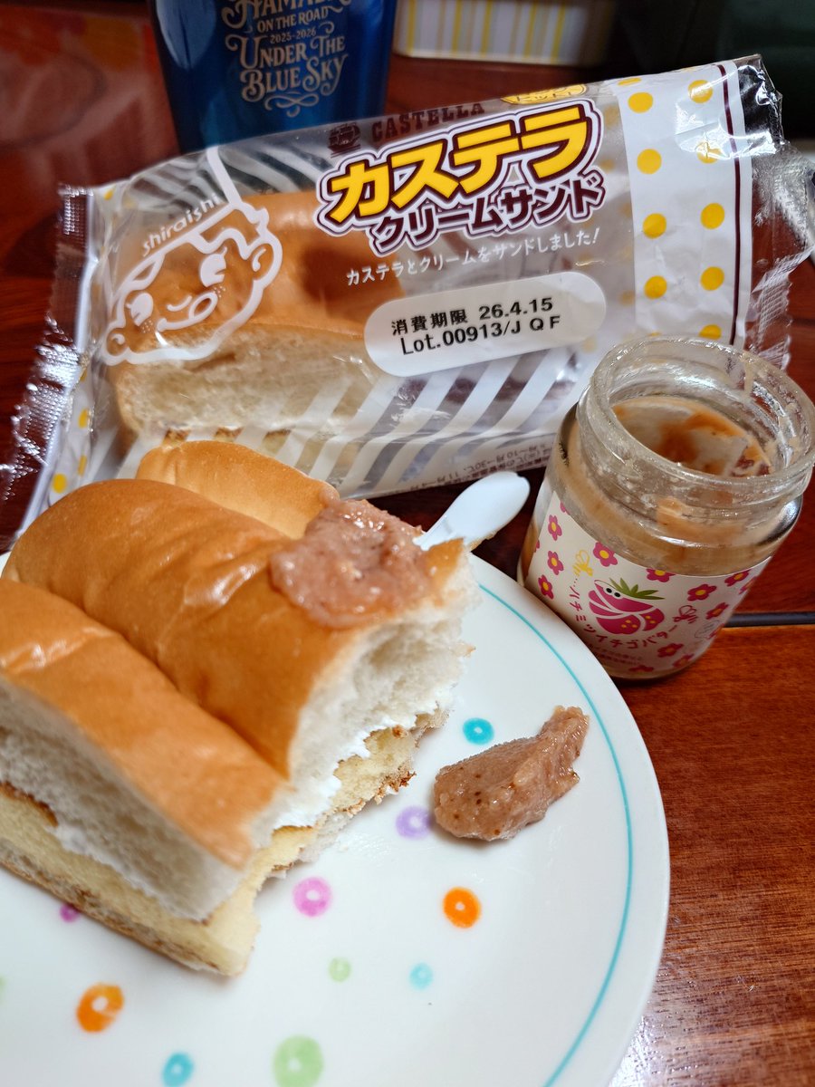 sakamotoya4's tweet photo. こんにちは😄
3時のおやつは、カステラクリームサンド😋
このままでも美味しいけど、クロファーム @0801zoro さんのイチゴバターば塗ったくって美味しさ倍増で食べたばい😋 https://t.co/6XhXJ3qOh4