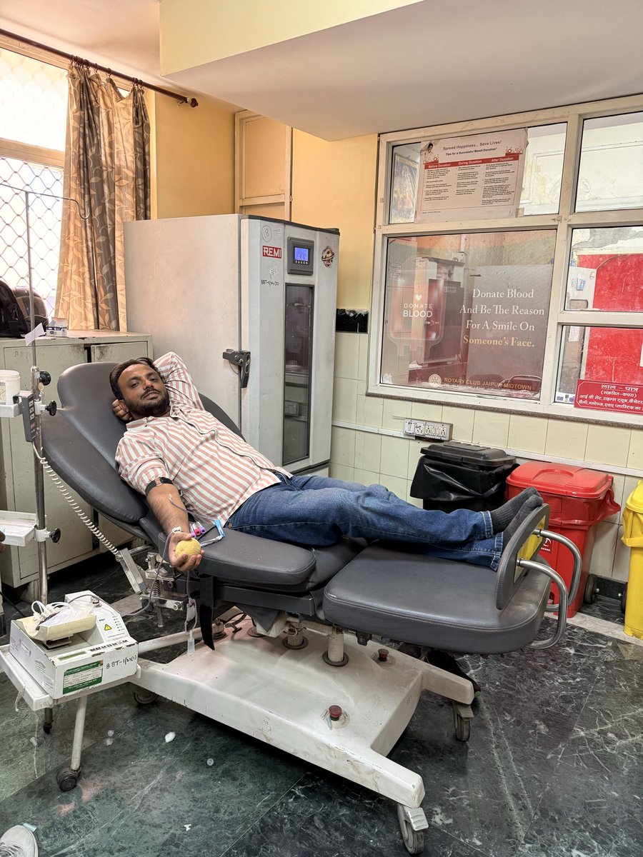 akashsehrainc's tweet photo. #बाबा_साहेब #भीमराव #अंबेडकर जी की जयंती पर रक्तदान किया एक बार रक्तदान करने से आप तीन लोगों की ज़िंदगी बचा सकते हैं इसलिए रक्तदान किया कर रहे यह मेरा 27वी बार रक्तदान है

शोषित, वंचित , दलित पिछड़ों और सामाजिक न्याय की लड़ाई लड़ने वाले भारत रत्न डॉ भीम राव अंबेडकर जी की 135वी जयंती है पर सभी प्रदेशवासियों को बहुत बहुत बधाई और शुभकामनाएं। जय भीम, जय संविधान।

#bhimraoambedkar #jayanti #jaibhim #jaisamvidhan 🇮🇳 #Raktdanmahadan