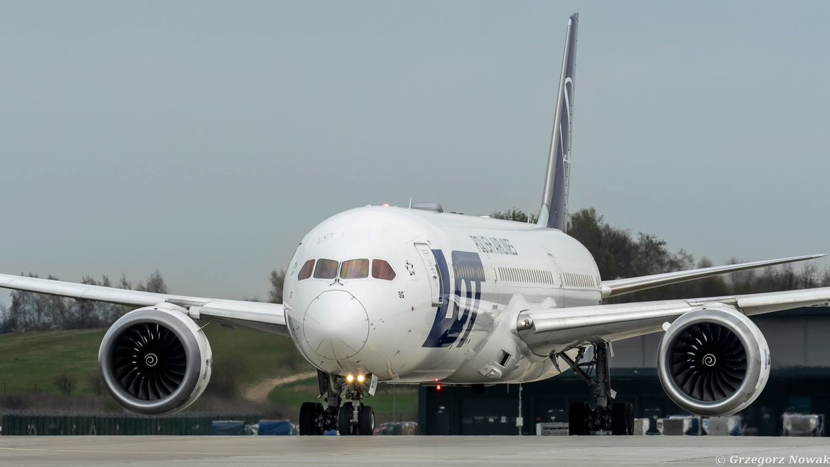 KrakowAirport's tweet image. Dzień dobry w #KrakowAirport✈️
Wczorajszy zlot Dreamlinerów zrobił ogromne wrażenie! 🔥
Wielkie podziękowania dla Asi Patej i Grzegorza Nowaka za zdjęcia 📸👏 #spotting l #aviationphotography
