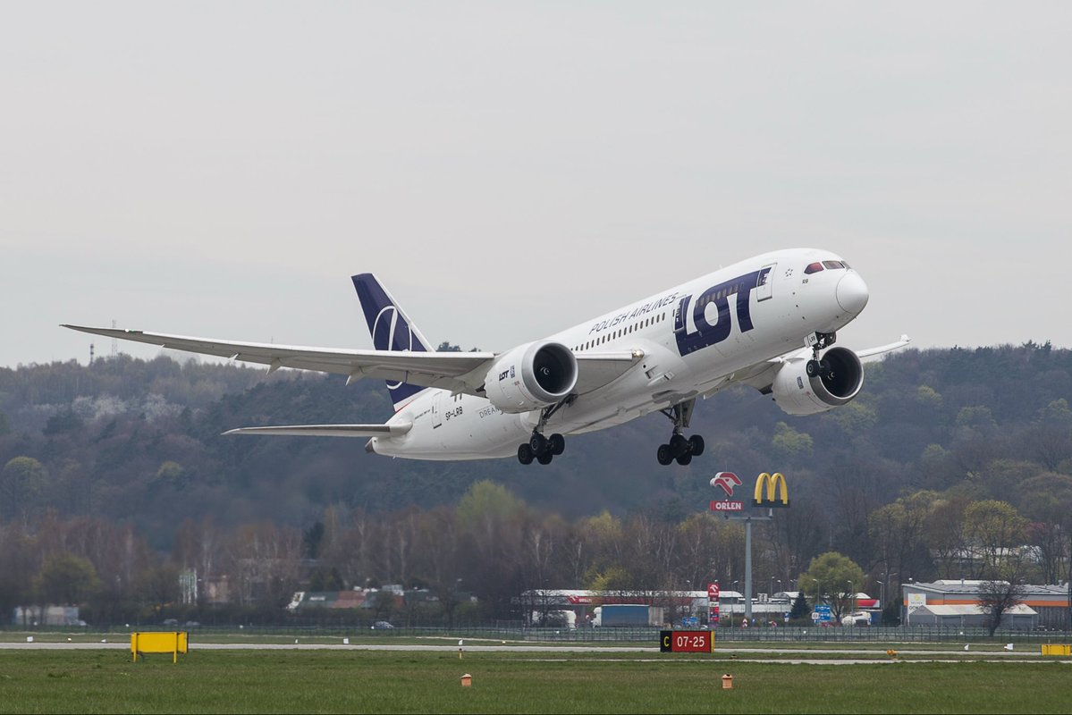 KrakowAirport's tweet image. Dzień dobry w #KrakowAirport✈️
Wczorajszy zlot Dreamlinerów zrobił ogromne wrażenie! 🔥
Wielkie podziękowania dla Asi Patej i Grzegorza Nowaka za zdjęcia 📸👏 #spotting l #aviationphotography