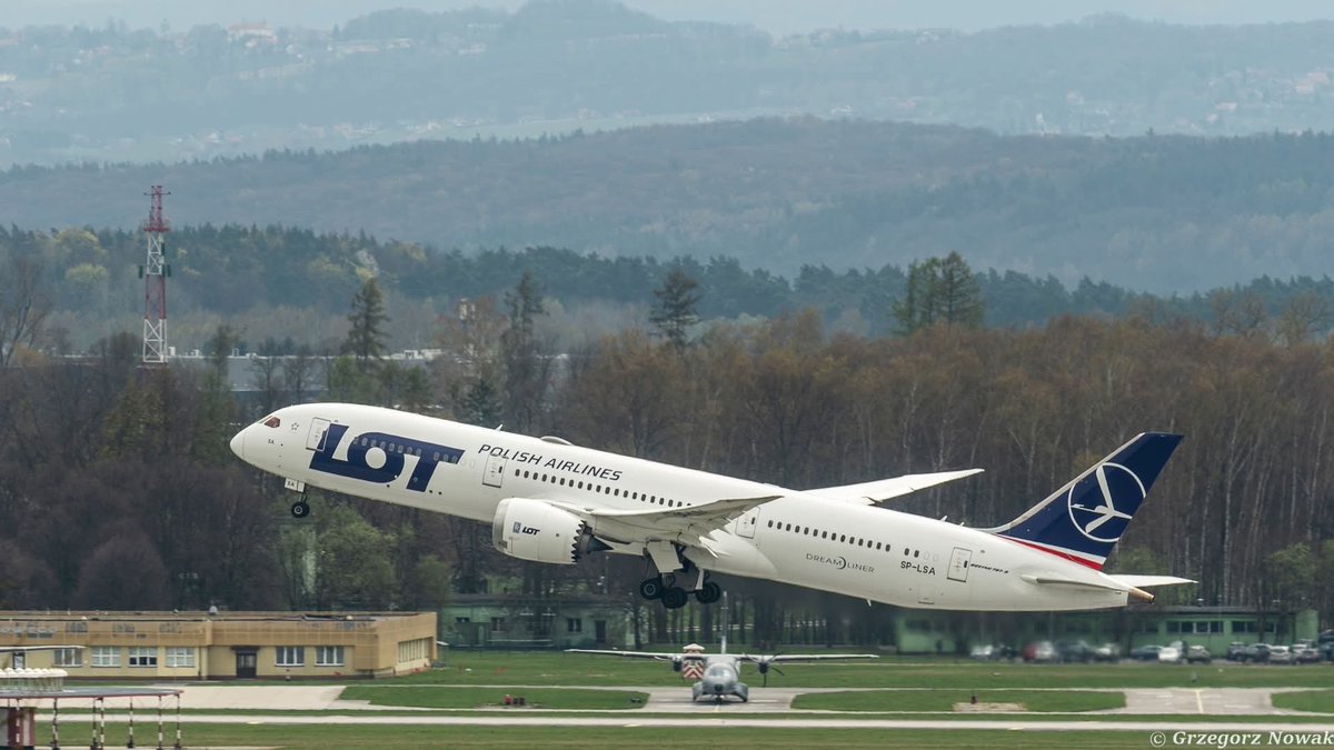 KrakowAirport's tweet image. Dzień dobry w #KrakowAirport✈️
Wczorajszy zlot Dreamlinerów zrobił ogromne wrażenie! 🔥
Wielkie podziękowania dla Asi Patej i Grzegorza Nowaka za zdjęcia 📸👏 #spotting l #aviationphotography