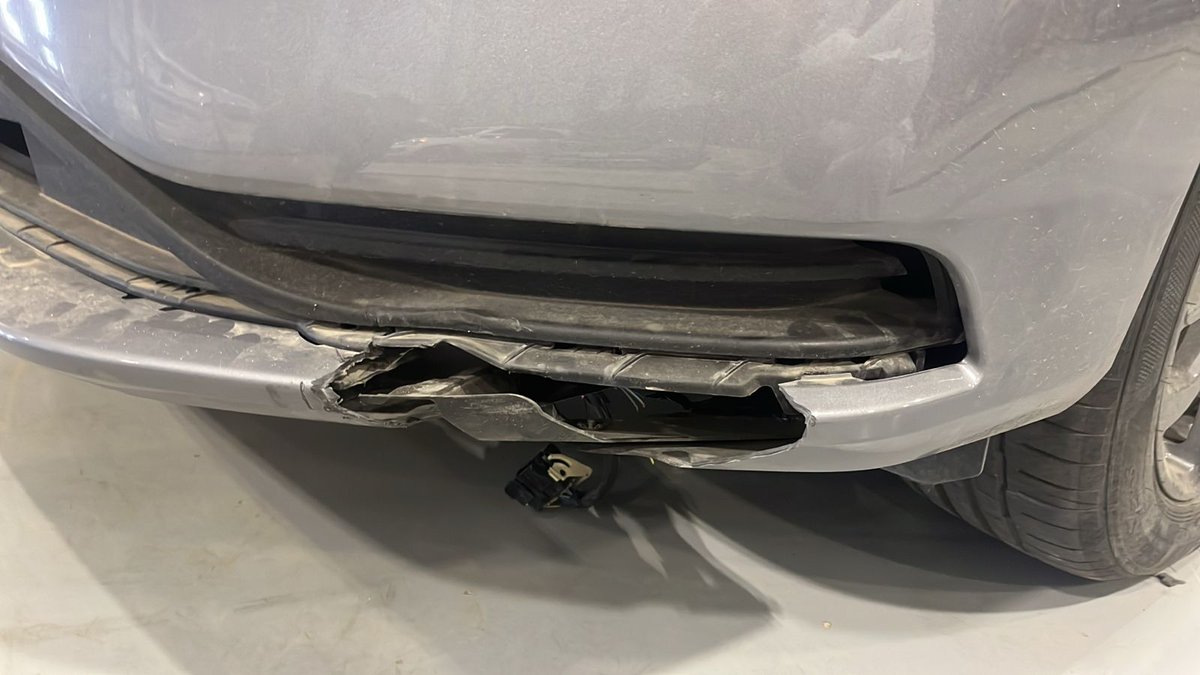 gigaposest's tweet image. حادث بسيط في الصدام الأمامي لسيارة Ford Taurus Hybrid 2025 
وتكلفة الإصلاح 27,290 ريال !

#FordTaurus #FordTaurusHybrid #فورد_تورس #فورد_تورس_هايبرد #Ford #هايبرد #السعودية