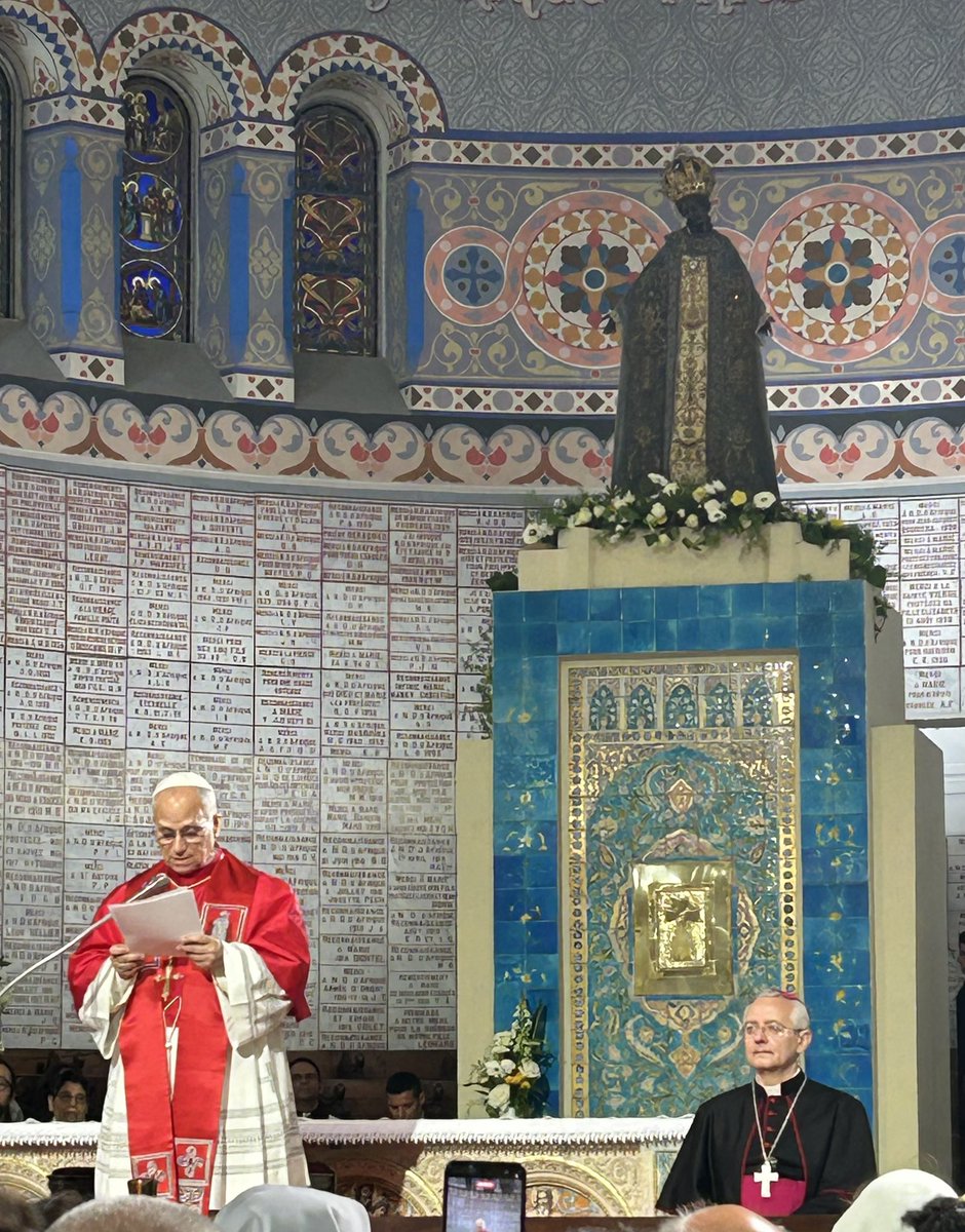 FrancoisVayne's tweet image. À Notre-Dame d’Afrique, avec mon ami Pascal Aude, frère capucin, et la communauté catholique algérienne, pour accueillir Léon XIV. Après cette rencontre avec l’Église locale, nous l’accompagnerons dans la basilique Saint-Augustin, à Annaba. Heureux les artisans de #paix. Salam!