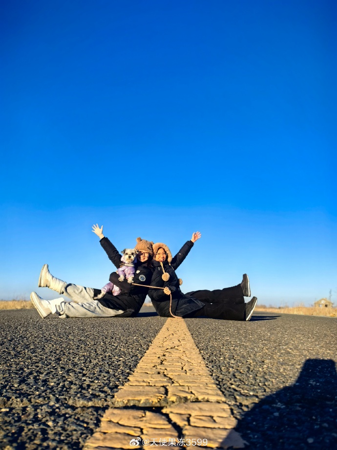 karlmary's tweet photo. Just wrapped up a 3-day road trip to the countryside—sunset hikes, homemade pie, and starlit campfires. Already craving the next escape! https://t.co/j0wvYW43nP
