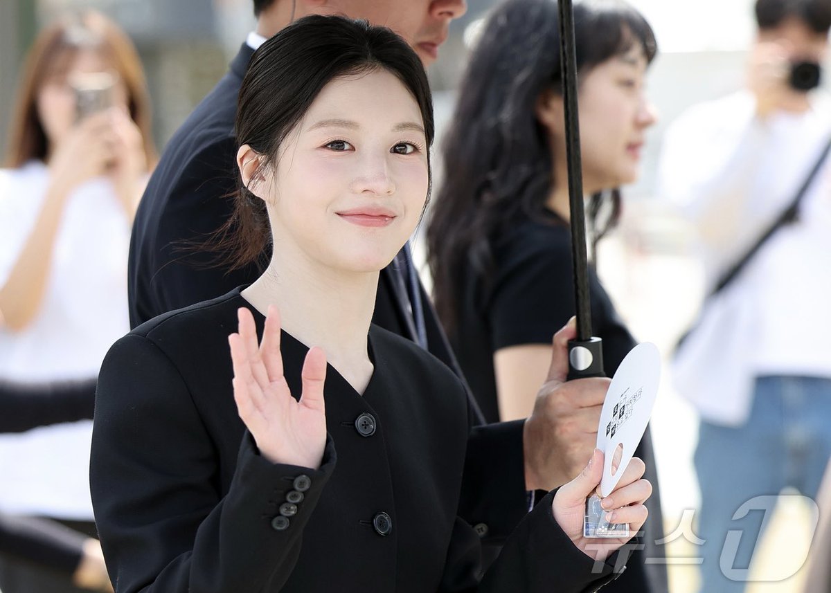 go younjung tweet media