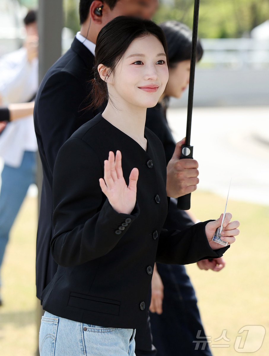 go younjung tweet media