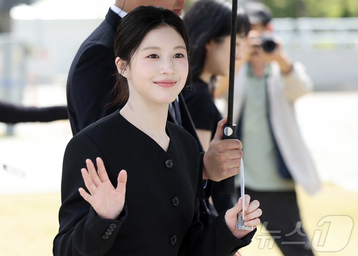 go younjung tweet media