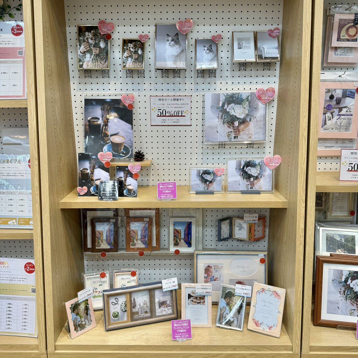 55_nishibi's tweet photo. 当店現在、20枚以上もしくは2,000円以上の写真プリントされたお客様対象で、アルバムとフレーム50%OFFキャンペーンをやっております！

一部対象外もありますがなかなか無いお値打ち企画ですのでこの機会に是非写真プリントしてみて下さいませ！

ご来店お待ちしております！

#写真屋 #現像 https://t.co/q4pHMtm7nQ