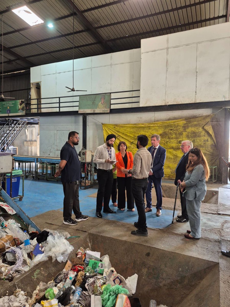 FranceinIndia's tweet image. French Senators of 🇫🇷🇮🇳 Interparliamentary Friendship Group visited a waste sorting centre run by NGO @ChintanIndia, working on waste, recycling &amp;amp; advancing circular economy.

They highlighted civil society’s role in inclusive solutions &amp;amp; tackling single-use #plastic.