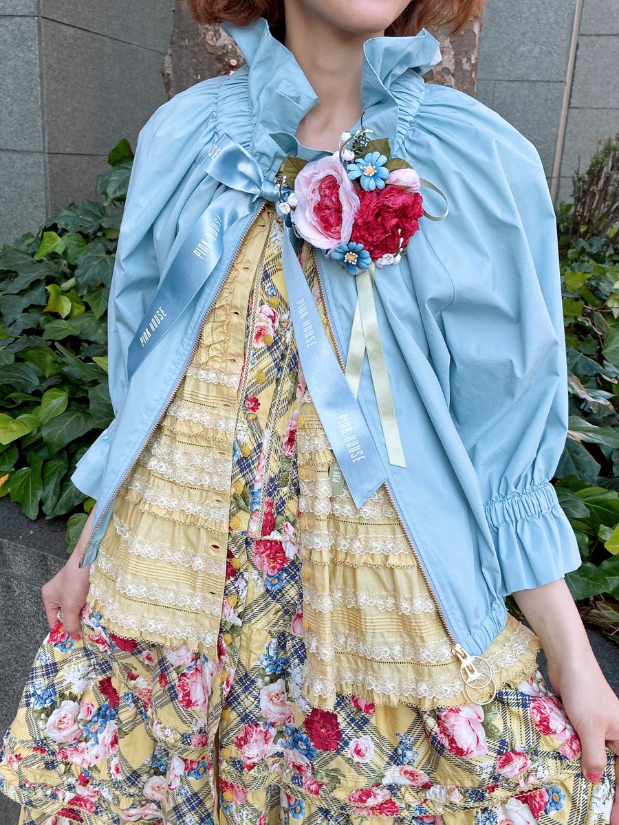 roku リメイクフラワープリントブルゾン 🌹𝐅𝐥𝐨𝐰𝐞𝐫 𝐂𝐡𝐞𝐜𝐤🌹 立体的な襟元とサテンリボンがポイントの