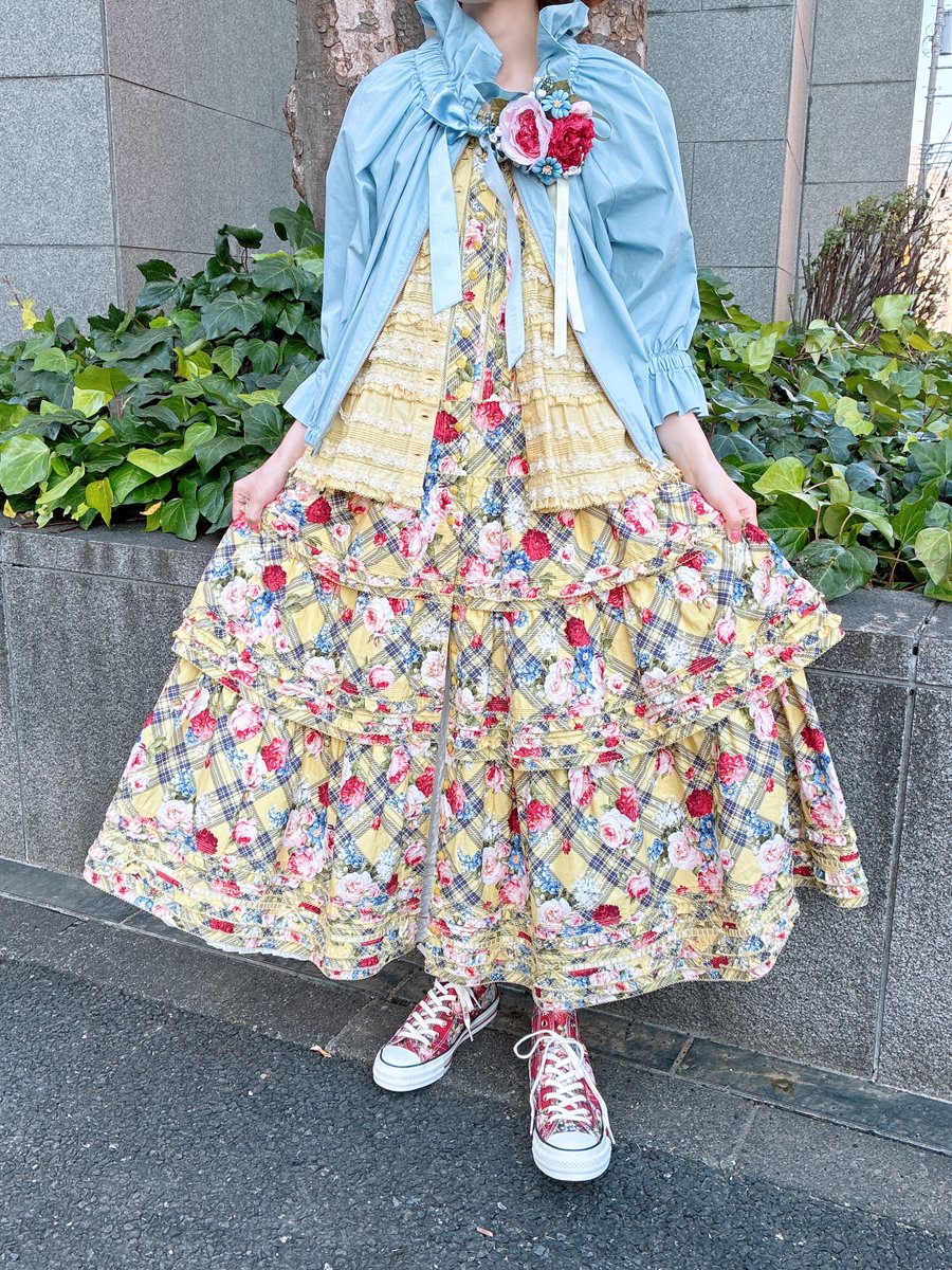 roku リメイクフラワープリントブルゾン 🌹𝐅𝐥𝐨𝐰𝐞𝐫 𝐂𝐡𝐞𝐜𝐤🌹 立体的な襟元とサテンリボンがポイントの