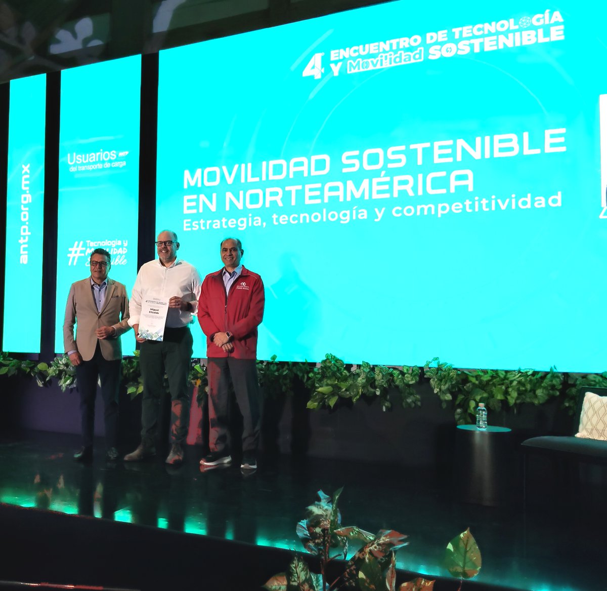 inboundlatam's tweet photo. ▶️Miguel Elizalde @melizaldel durante el Cuarto Congreso de Tecnología y Movilidad Sostenible que organiza la @ANTPMexico impartió la conferencia: 🍃Movilidad Sostenible, una mirada desde las experiencias de los usuarios y la aplicación de mejoras prácticas en sustentabilidad. https://t.co/DHcfnaQnUT