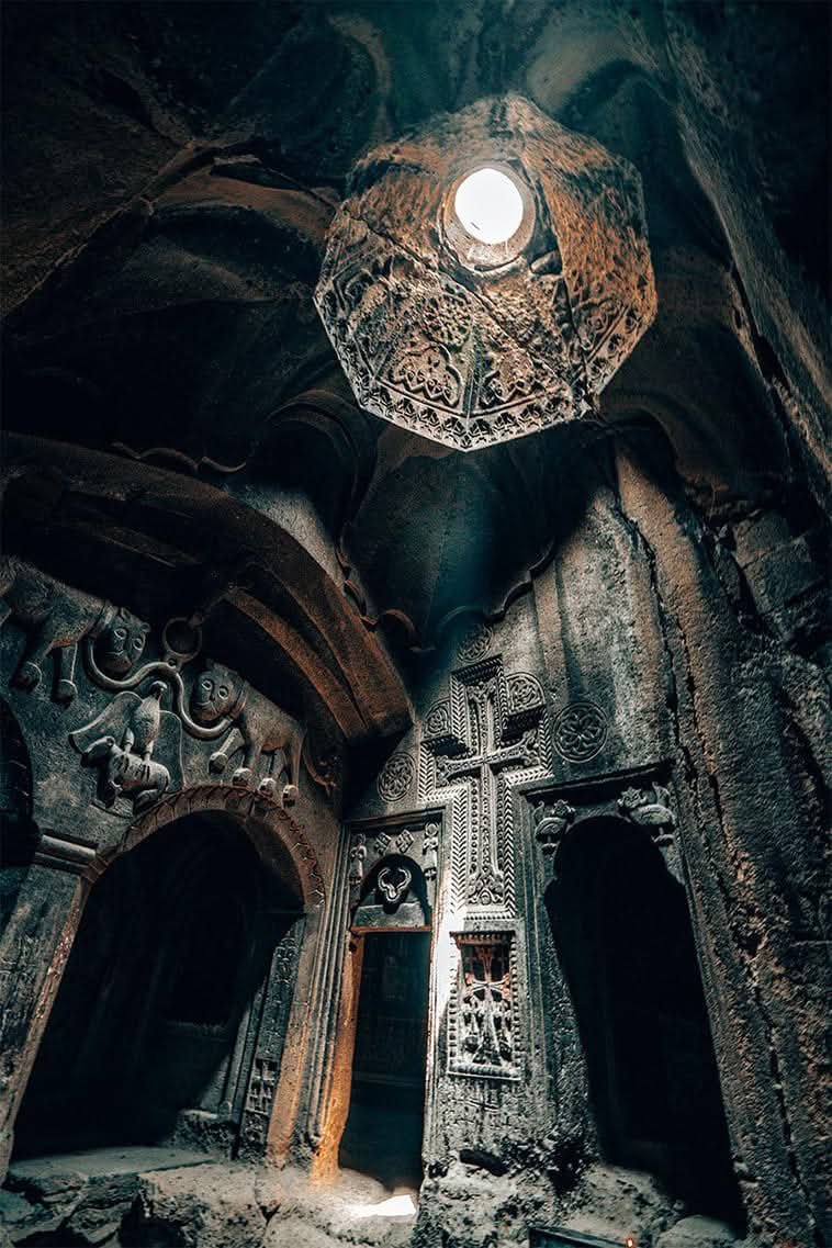 LeoDaVinciWave's tweet photo. The interior of the Geghard Monastery in Armenia. https://t.co/J5iXaiTwF0