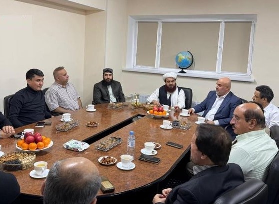 په روسیه کې د افغانستان سفیر مولوي ګل حسن حسن د افغان سوداګرو سره د لیدنو په دوام، دا ځل د سیوستوپول بازار په افغان سوداګریز مرکز کې له یو شمېر سوداګرو سره کتلي دي.