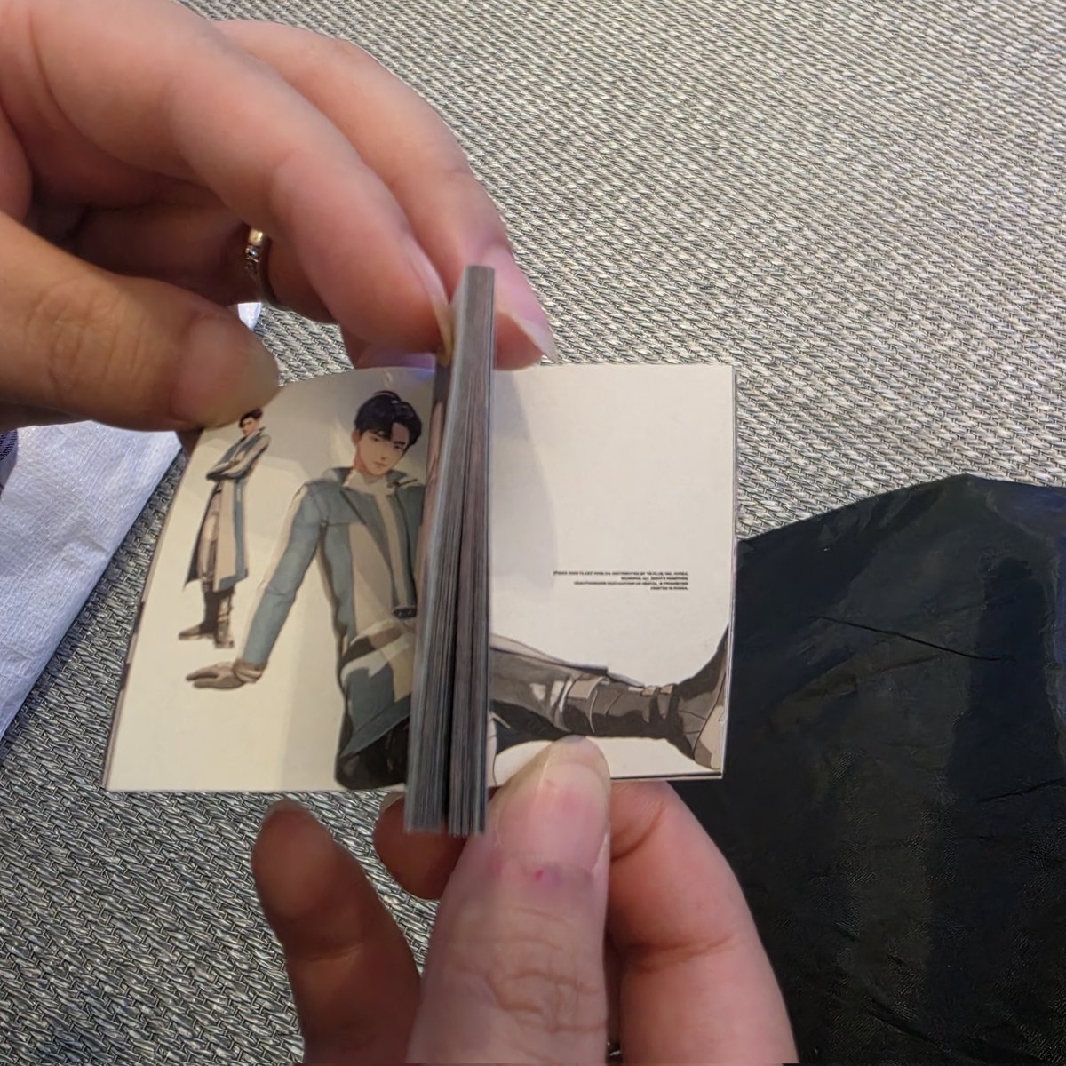 Happ2yeppy's tweet photo. 인벤토리안에 미니북 이게 맞나요?
제본이 잘못된것같은데 끝에서 하나씩 펼쳐가면서 매직아이로 보는 책인가요? 혹시몰라서 두개뜯었는데 둘다 그렇네요 어떤의도인지 궁금합니다 저 스무개도 넘게 샀어요 @plave_official
#인벤토리앨범미니북제본 https://t.co/7wx3FQAdYV