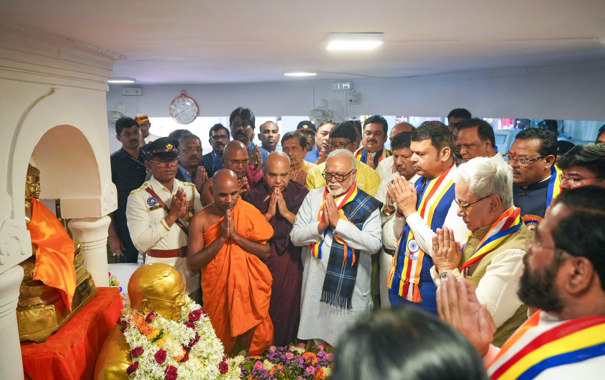 📍 चैत्यभूमी, मुंबई

भारतरत्न डॉ. बाबासाहेब आंबेडकर यांच्या जयंतीनिमित्त मुंबई येथील चैत्यभूमीवर आयोजित विशेष कार्यक्रमास उपस्थित राहून महामानवास कृतज्ञतापूर्वक अभिवादन केले. भारतीय राज्यघटनेचे शिल्पकार आणि समतेचा विचार देणारे डॉ. बाबासाहेब आंबेडकर यांच्या स्मृतींना वंदन करून