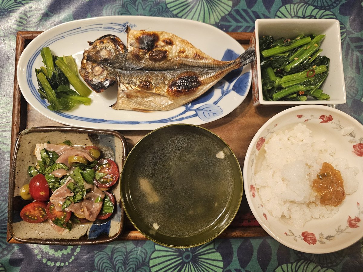 退院後、順調に回復してます！
療養中は脂質禁止だったので、この写真のような食事を摂れることが嬉しい

アジも、ナムルのごま油も、サラダのオリーブオイルも、豚肉のゆで汁で作ったスープも我慢していたもんな

手術の合併症で声帯を傷めたけど、鋭意リハビリ中。次のライブでは完全復活だ！
(栄)