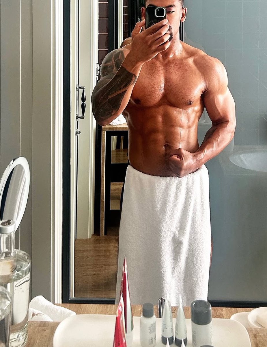 TheMale_Central's tweet image. Aaron Pierre is so sexy