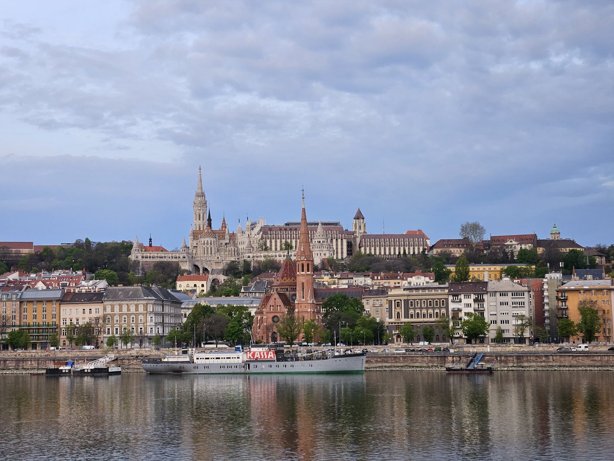 RJonTourUK's tweet image. Nice early walk around Budapest in Hungary today while Henry 🐶 slept in.

Find out about visiting on my #travelblog 

rjontour.com/budapest/ #TravelTuesday