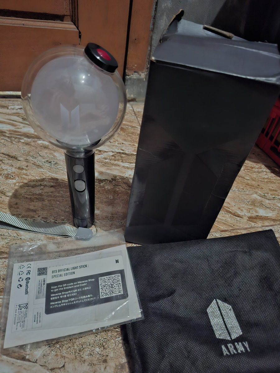 moonluvsn's tweet photo. WTS. want to sell BTS official lighstick ARMYBOMB SE MOTS ver

• Price 550k fullset, minus box damage dikit, qr udah di scan
• belum pernah dipake konser 
• Free baterai
📍Jakut (cod sekitar Jakarta)

wts wtb ina armybomb army bomb special edition bts preloved https://t.co/wFAjej8HGI