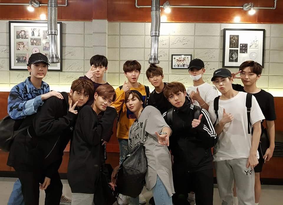 O_H_95's tweet photo. 박우진 머리 빨려들어가고 있는데요 https://t.co/oAX5hl9Ffw