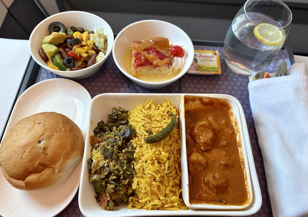 OntheRoadAJ's tweet image. Domestic meals in the past week on  #AirIndia. A lunch, a snack &amp;amp; a dinner. Overall quite satisfied. 

Esp 3 tasty desserts - tiramisu, bakewell tart &amp;amp; lotus biscoff cheesecake. 

Would have defi liked a fourth prawn in that carby dinner tho!😉 

Hope to return soon, Mumbai ✈️