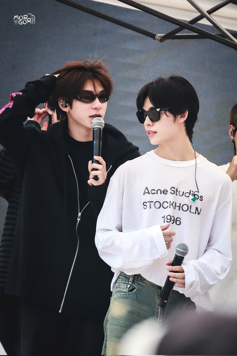 Morrgor's tweet image. เขิลขนาดตัว  👉🏽👈🏽 
#ICONSIAMSongkran
#twnpich #Porsuppakarn 
#TEETEE_DEXX #POR_DEXX
                              (\_(\    /)_/)
                              (      )  (      )
                             /     |     |      \
                            ( O   |    |    O )