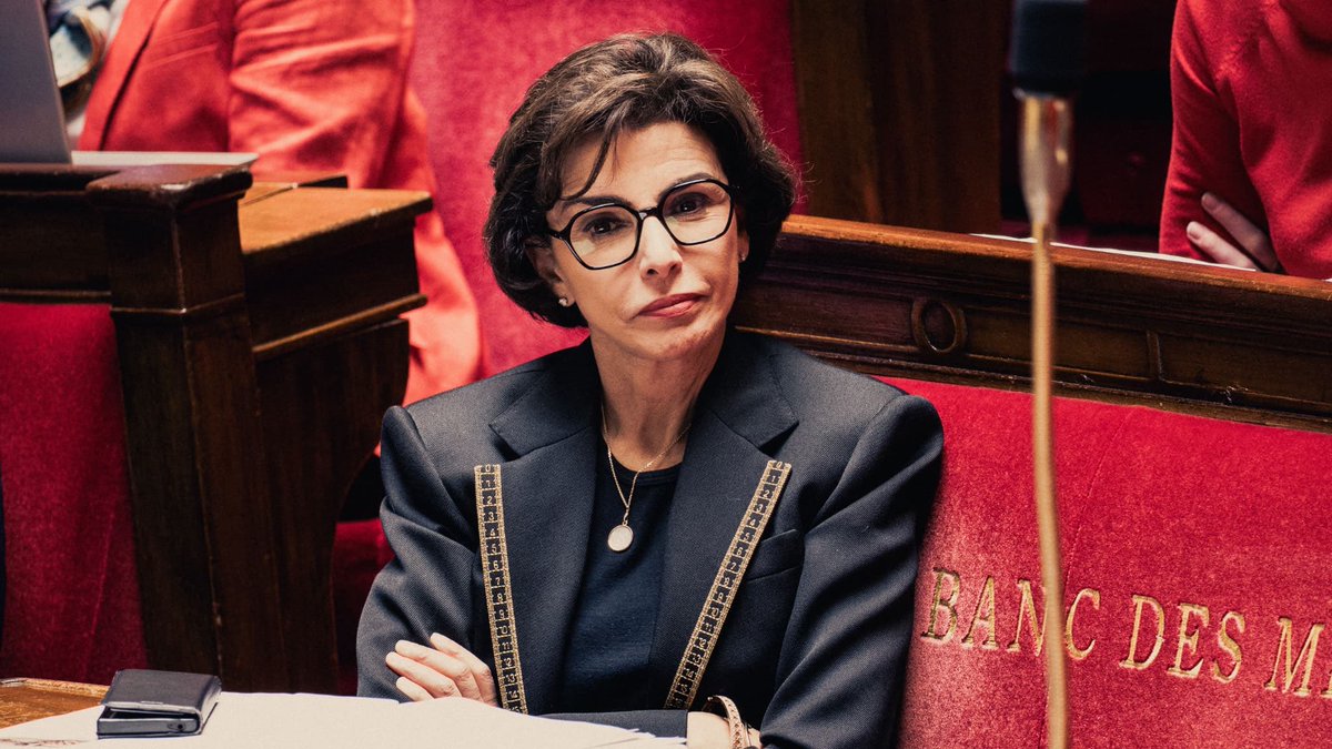 🔥 RACHIDA DATI — 900 000 € PRIS CHEZ RENAULT
TOUJOURS MINISTRE. CANDIDATE À LA MAIRIE DE PARIS.
Ce que les grands médias ont mis en page 12 👇🧵

━━━━━━━━━━━━━━━━━━━━━━

💶 900 000 € SANS TRAVAIL PROUVÉ

2009 : elle quitte le gouvernement Sarkozy.
3
