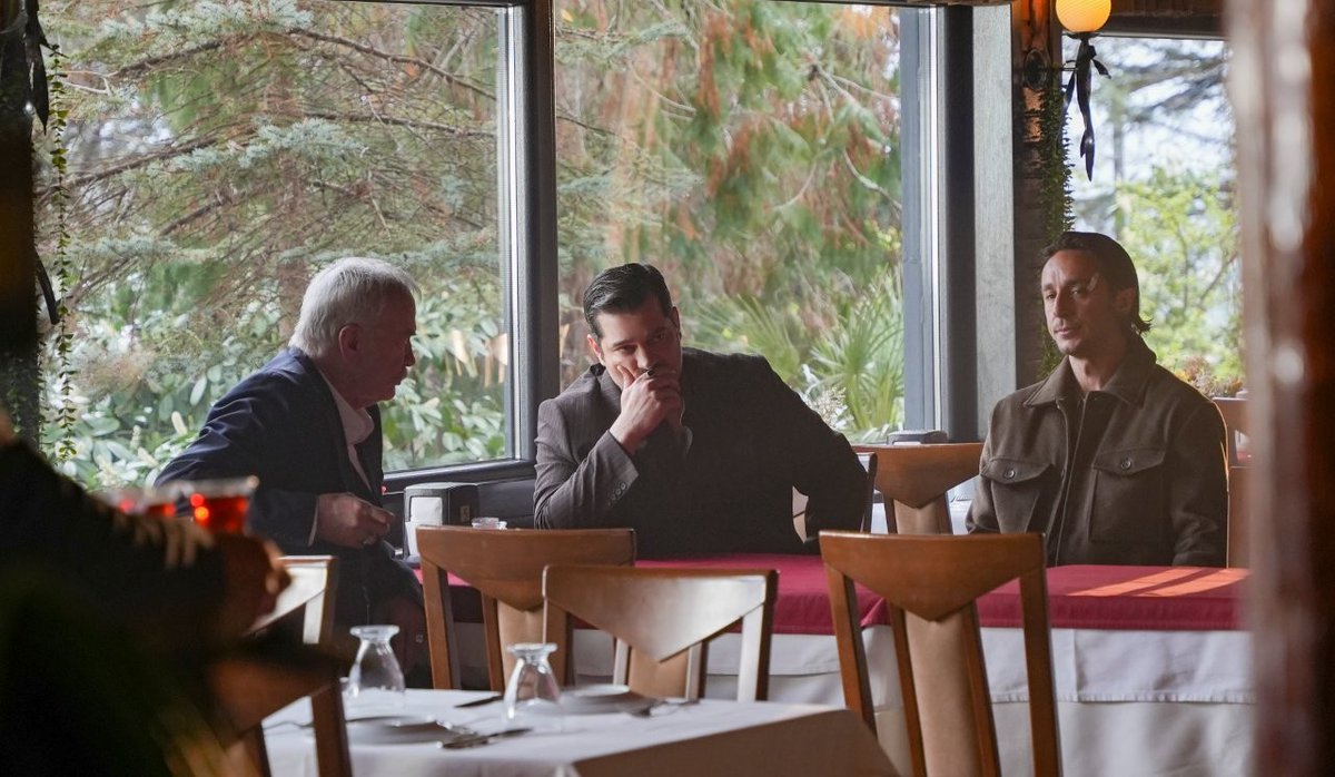 ka2ibe's tweet image. #EşrefRüya'nın 41.Bölümünde:

Eşref’in kaza geçirdiğini duyan Nisan, büyük bir paniğe kapılır ve herkesi seferber eder. Eşref kazadan sağ çıksa da peşindeki adamları atlatmak için zorlu bir mücadeleye girer.

 Yaşar, Eşref’in elindeki bilgilere ulaşmak için bu sefer onun en